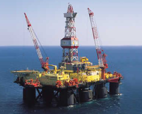 Semisubmersible drilling oil rig